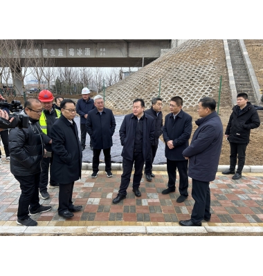 市局、区委领导一行莅临山东盛世元承建的长深高速口袋公园项目视察指导工作